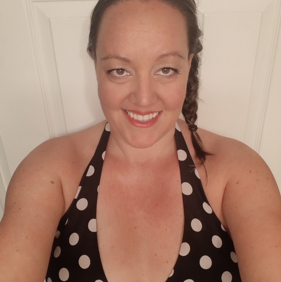 Meet your Posher, Erica - Picture 2 of 2